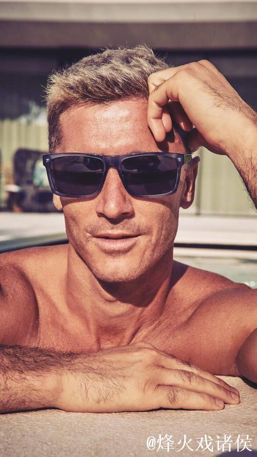 莱万续约巴萨迎曙光?经纪人与拉波尔塔秘密会晤 莱万续约巴萨迎曙光?经纪人与拉波尔塔秘密会晤